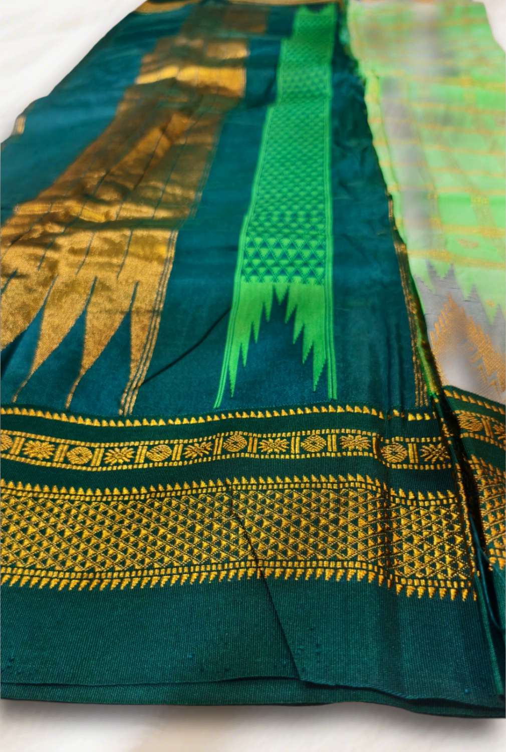 Checks Chaduranga Temple Cotton Silk Saree With Jari