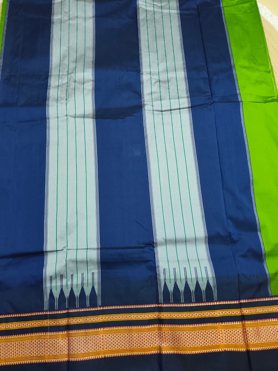 Green Temple Gadwal plain saree Pallu - ilkal pallu - Image 3