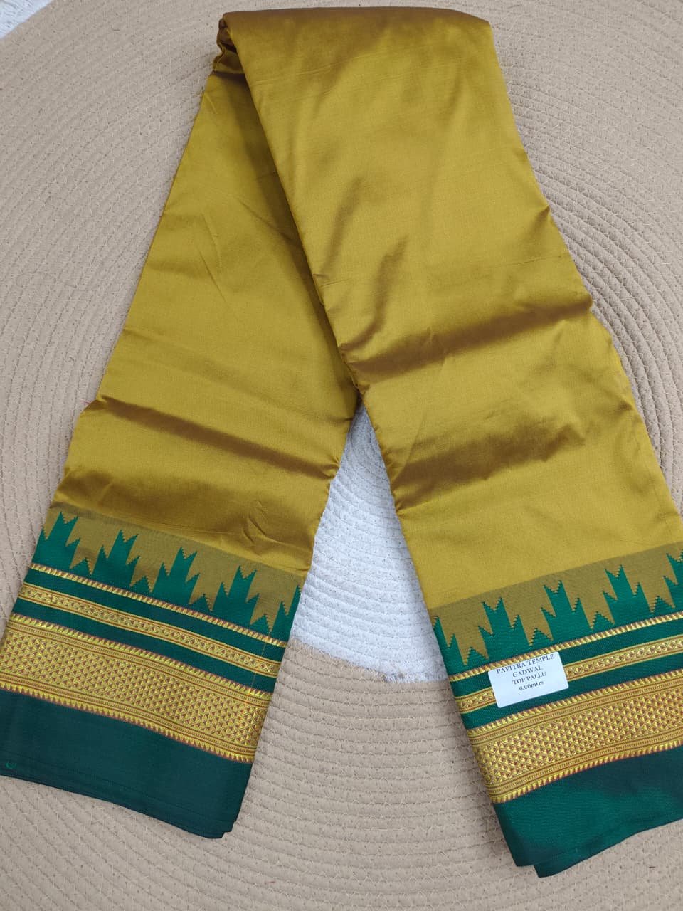 Golde and Green Temple Gadwal plain saree Pallu - ilkal pallu - Image 4