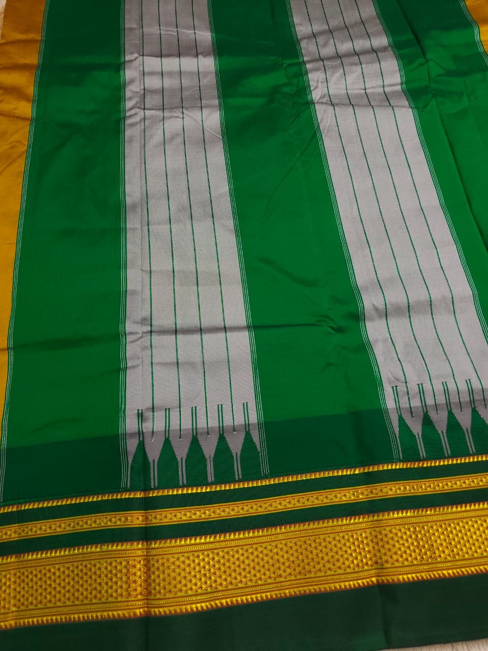 Golde and Green Temple Gadwal plain saree Pallu - ilkal pallu - Image 3