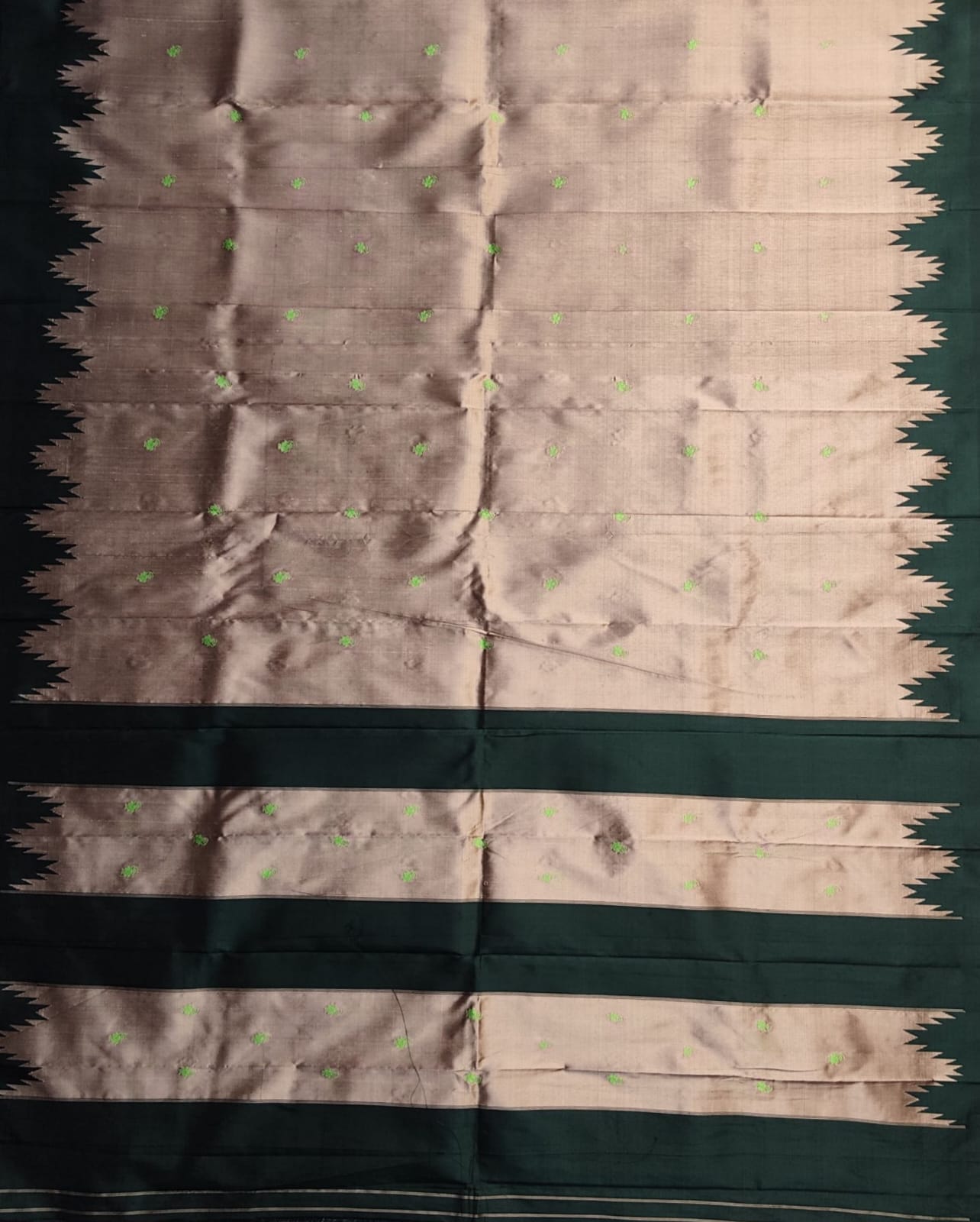 Golden Crem and Dark Green Butta Pure Silk Handloom Ilkal Saree - Image 2