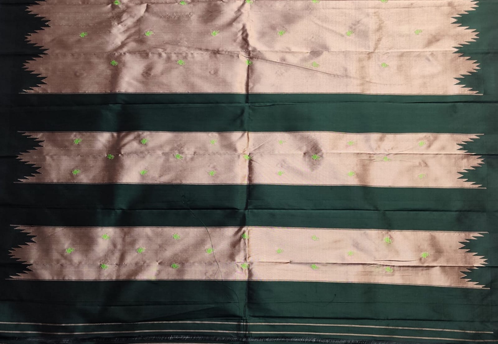 Golden Crem and Dark Green Butta Pure Silk Handloom Ilkal Saree - Image 4