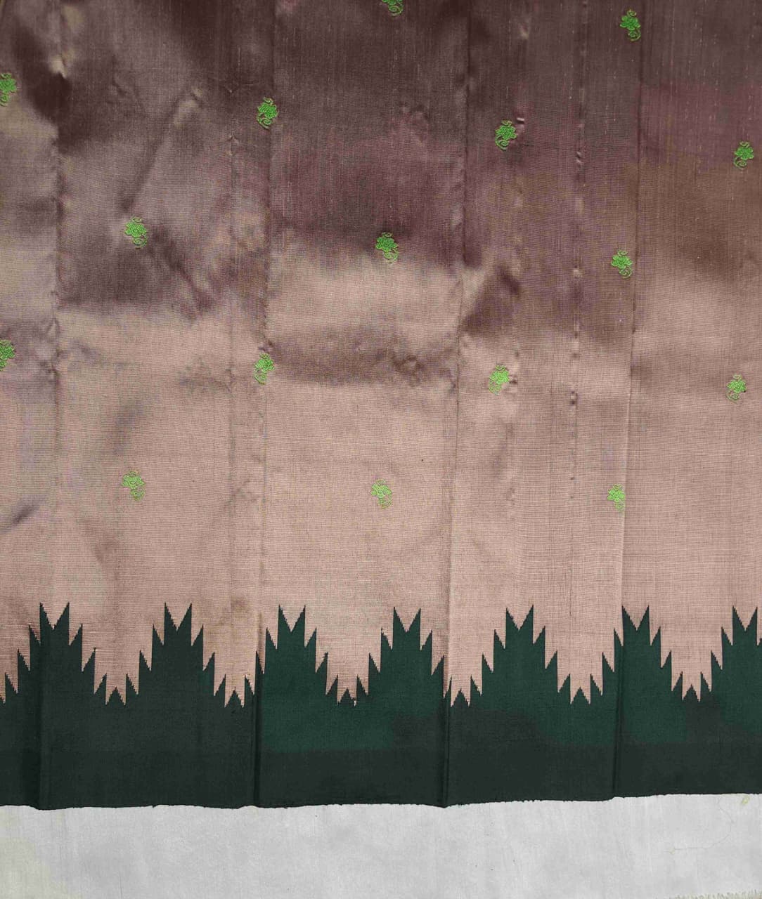 Golden Crem and Dark Green Butta Pure Silk Handloom Ilkal Saree - Image 3