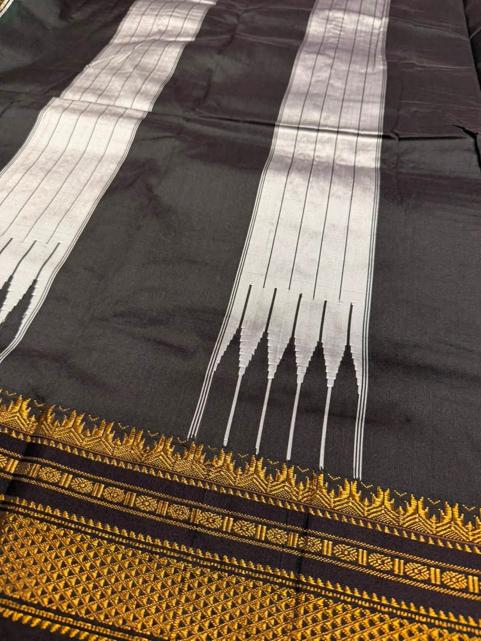 Green Ilkal Small jari Check Cotton Silk Saree - Image 5