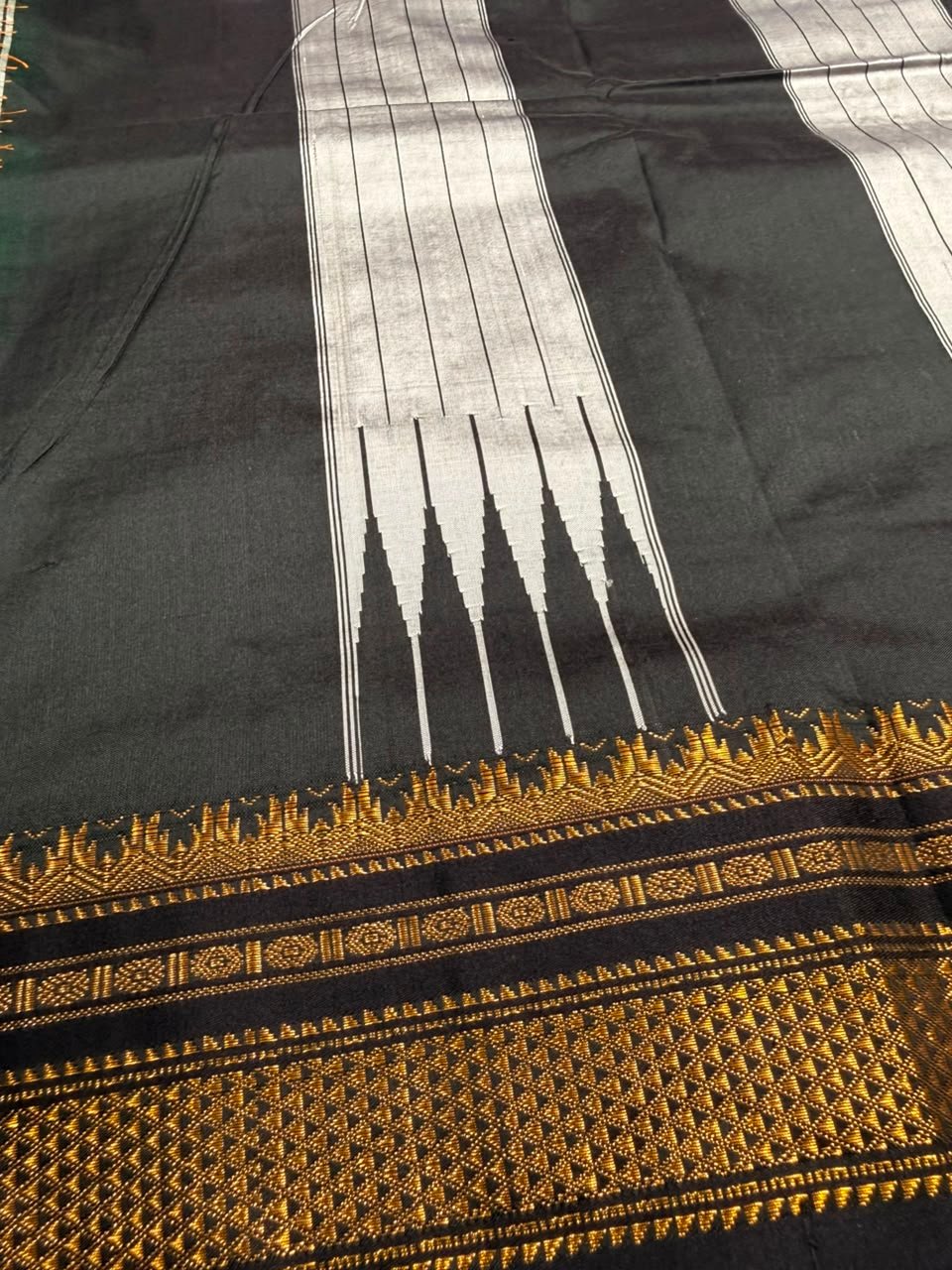 Green Ilkal Small jari Check Cotton Silk Saree - Image 3